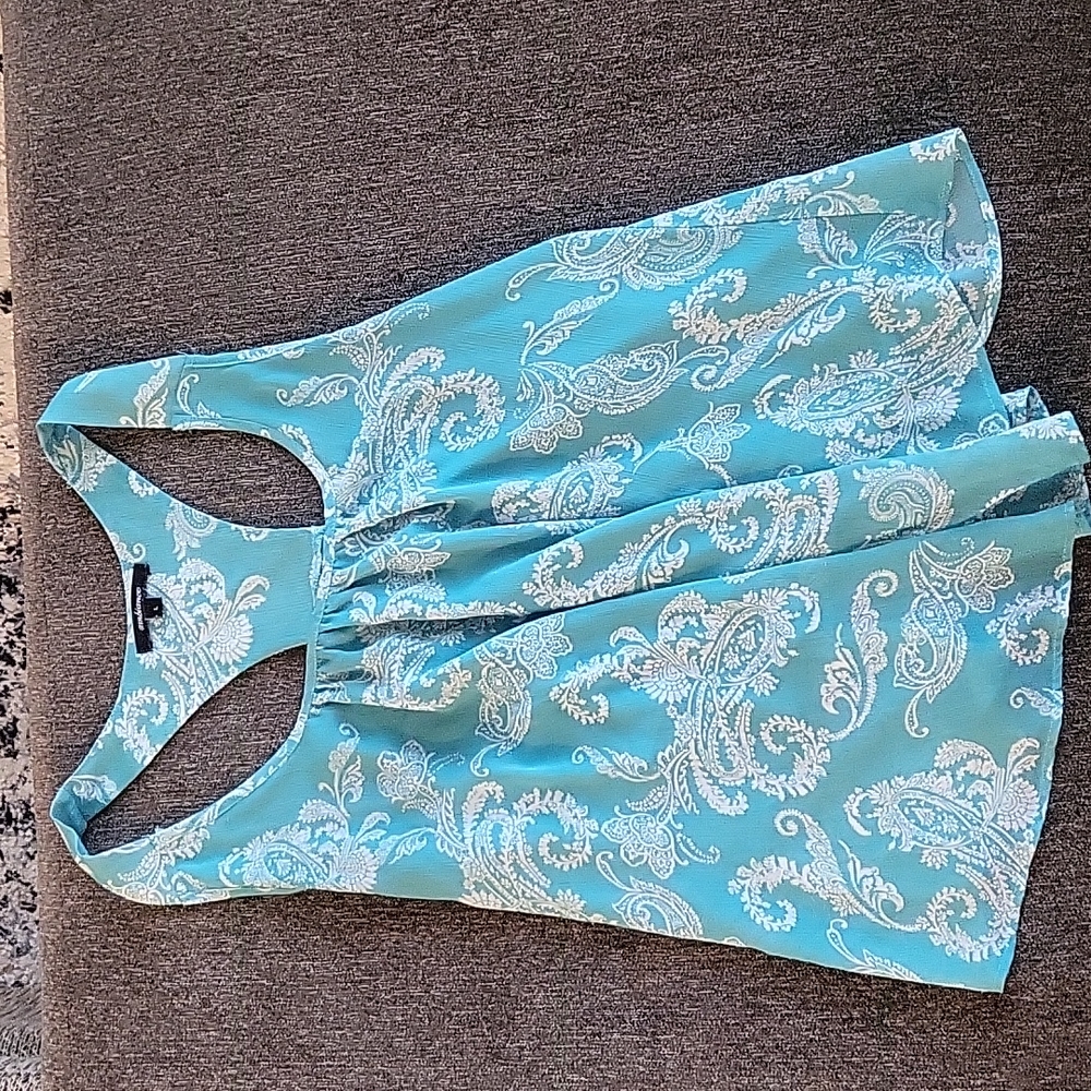 Womens top size L paisley